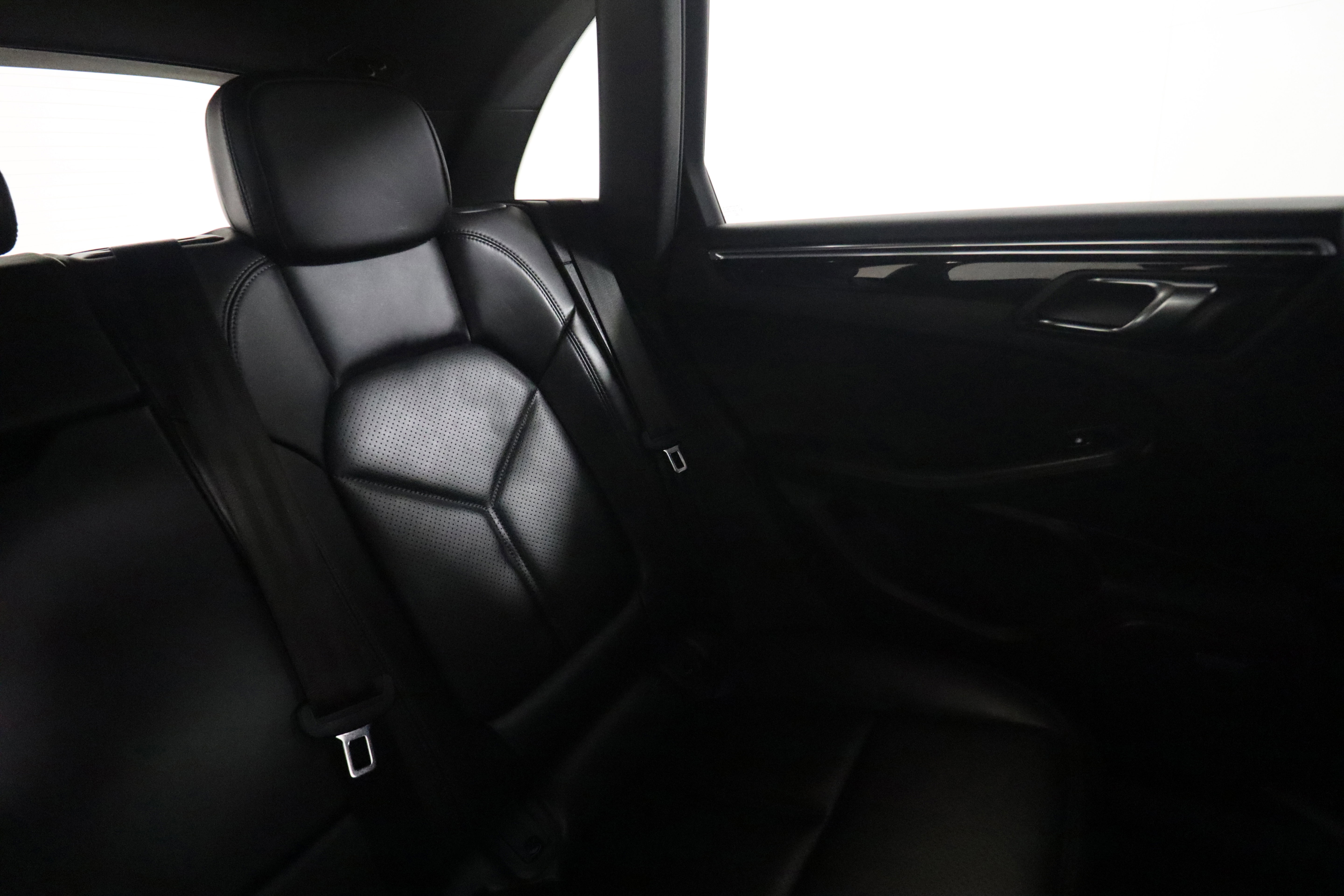 Used 2026 Porsche Macan image 17