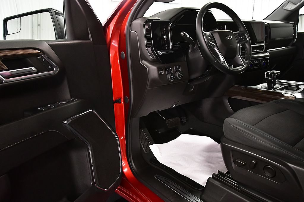 Used 2023 Chevrolet Silverado 1500 RST w/ Z71 Off-Road Package AWD/4WD image 17