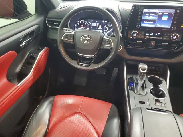 Used 2021 Toyota Highlander XSE FWD image 15