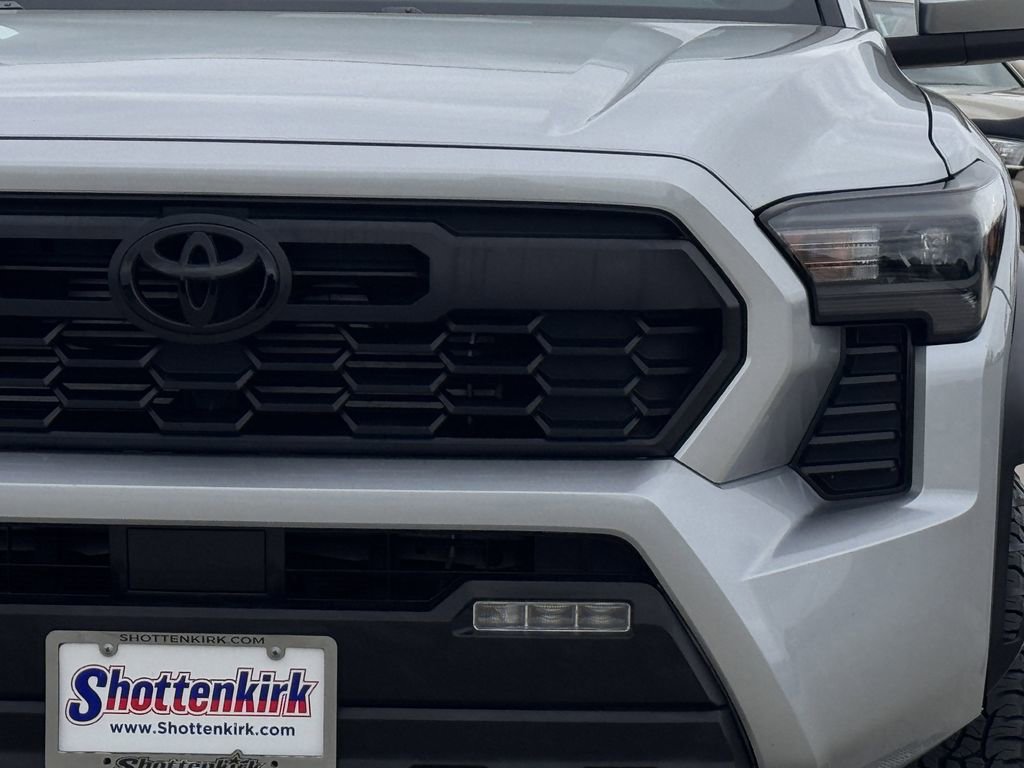 Used 2024 Toyota Tacoma TRD Off-Road AWD/4WD image 8