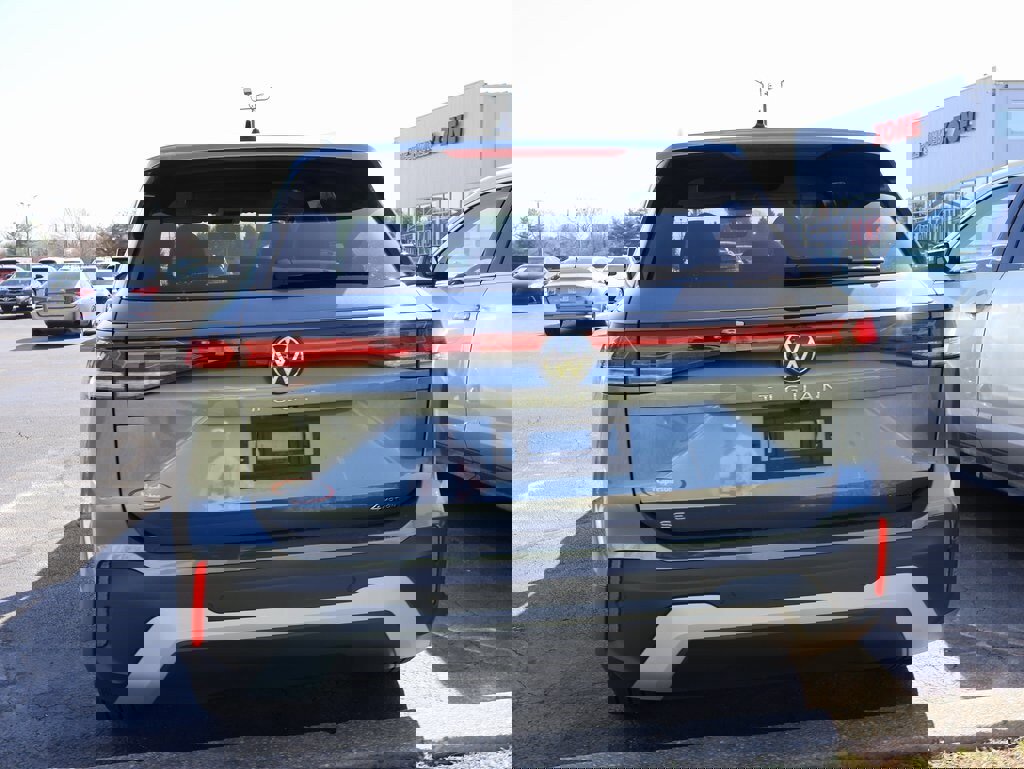 Used 2025 Volkswagen Tiguan SE image 18