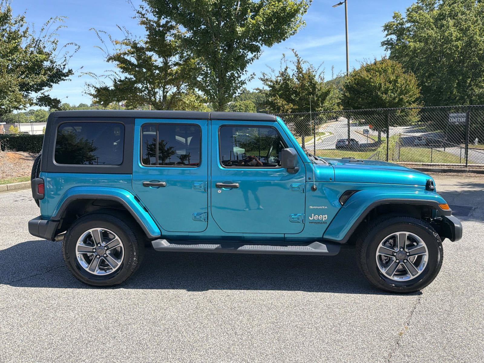 Used 2019 Jeep Wrangler Unlimited Sahara AWD/4WD image 10