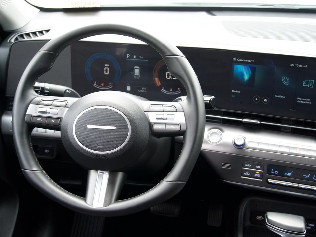 Used 2025 Hyundai Kona SEL FWD image 13
