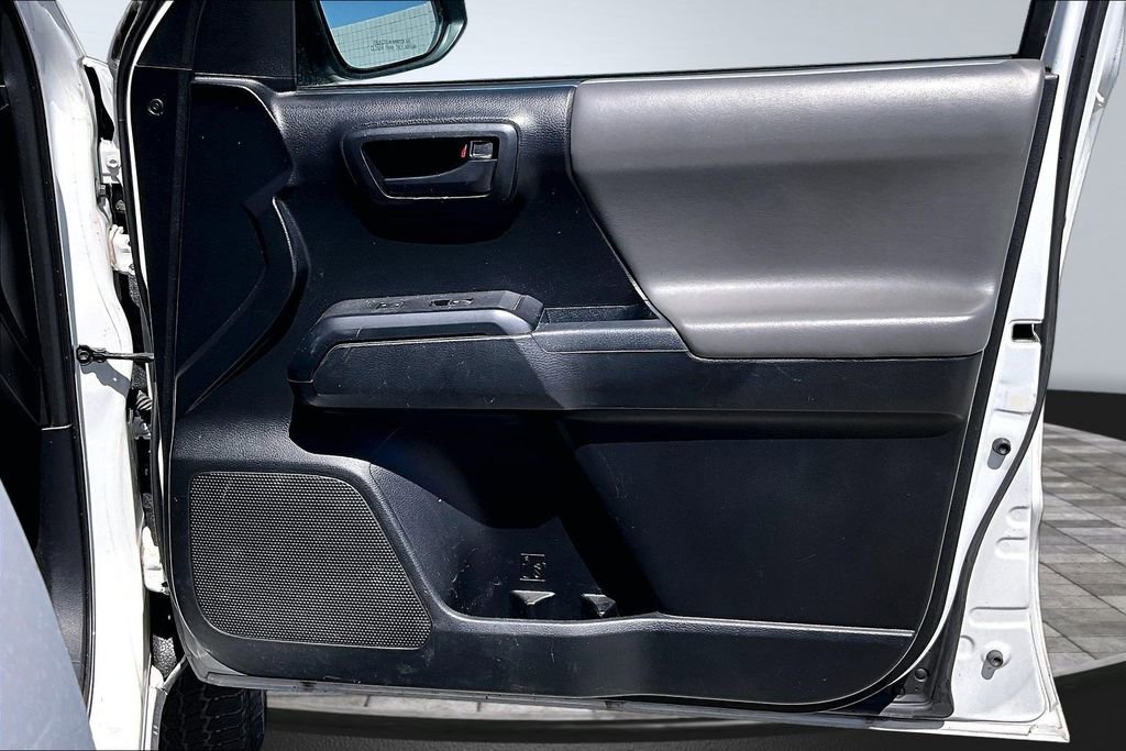 Used 2017 Toyota Tacoma SR RWD image 15