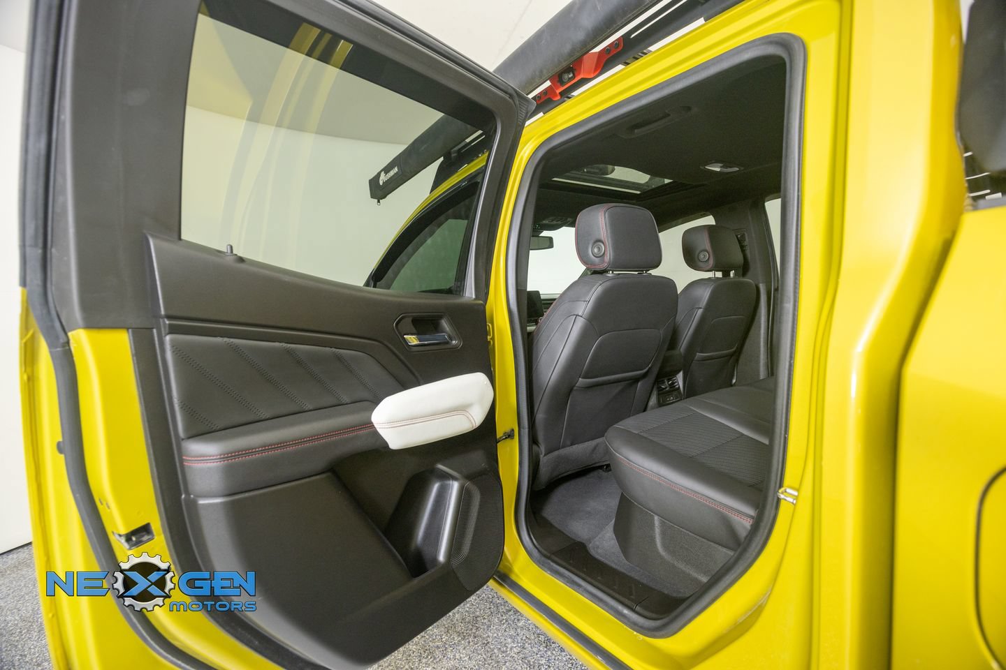 Used 2023 GMC Canyon AT4X AWD/4WD image 30