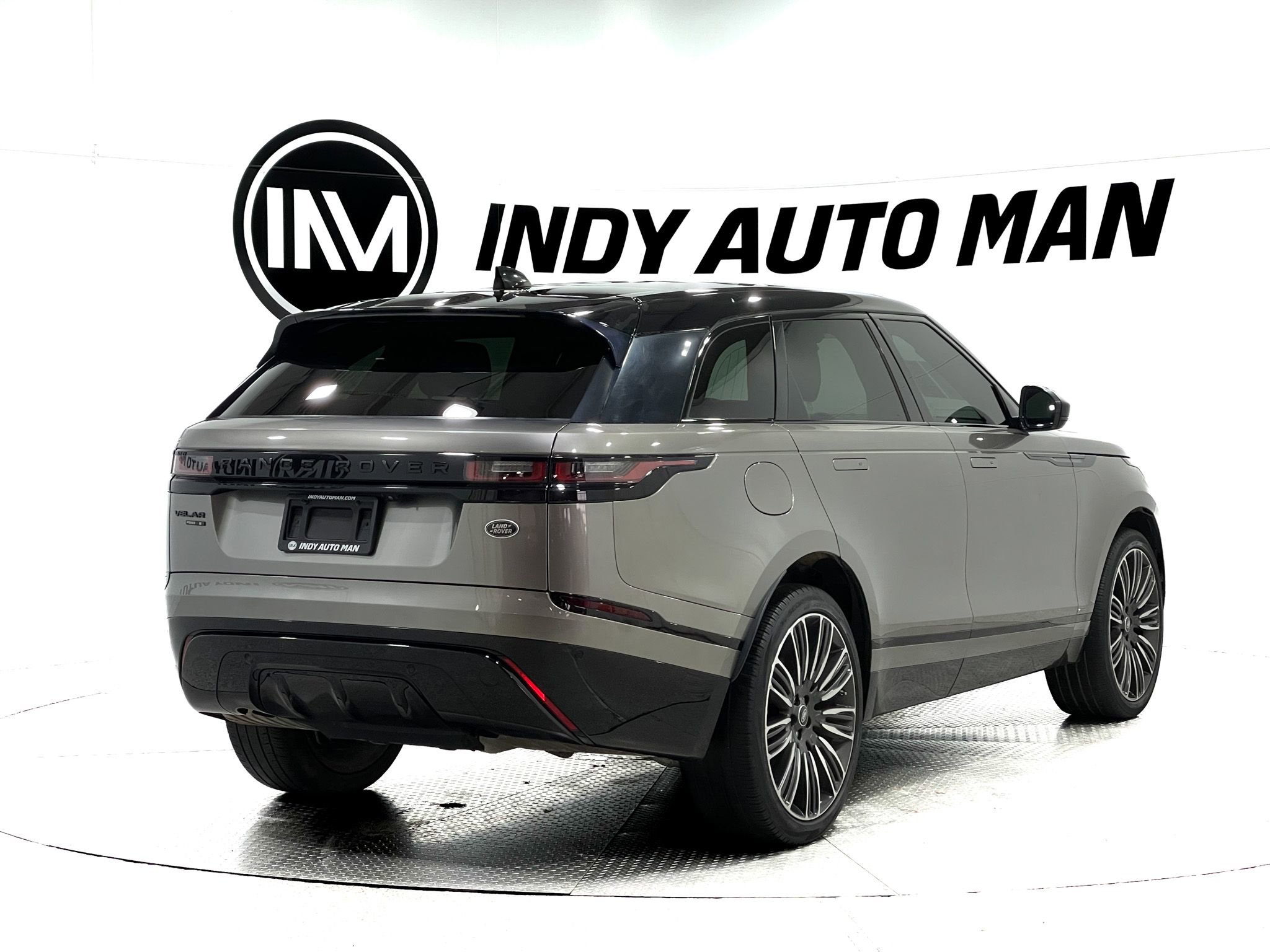 Used 2020 Land Rover Range Rover Velar R-Dynamic S image 4