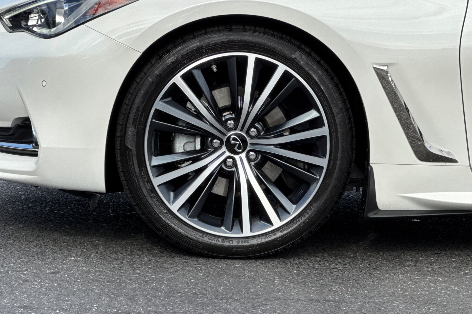 Used 2022 INFINITI Q60 3.0t Luxe w/ Cargo Package RWD image 12