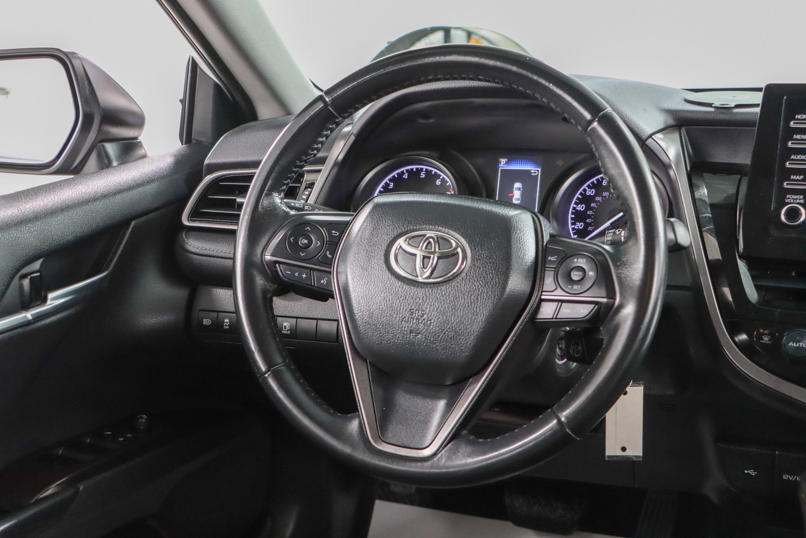 Used 2022 Toyota Camry SE FWD image 12