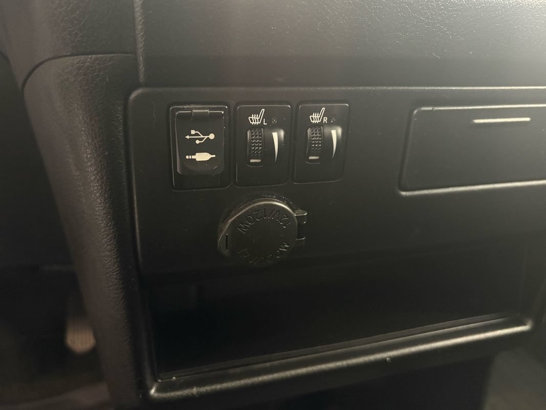 Used 2015 Toyota Sienna SE w/ SE Preferred Package FWD image 30
