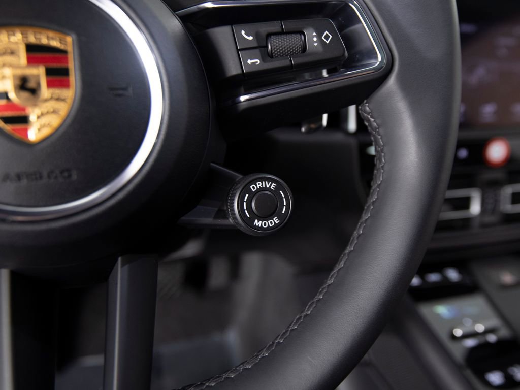 Certified 2026 Porsche Macan AWD/4WD image 24