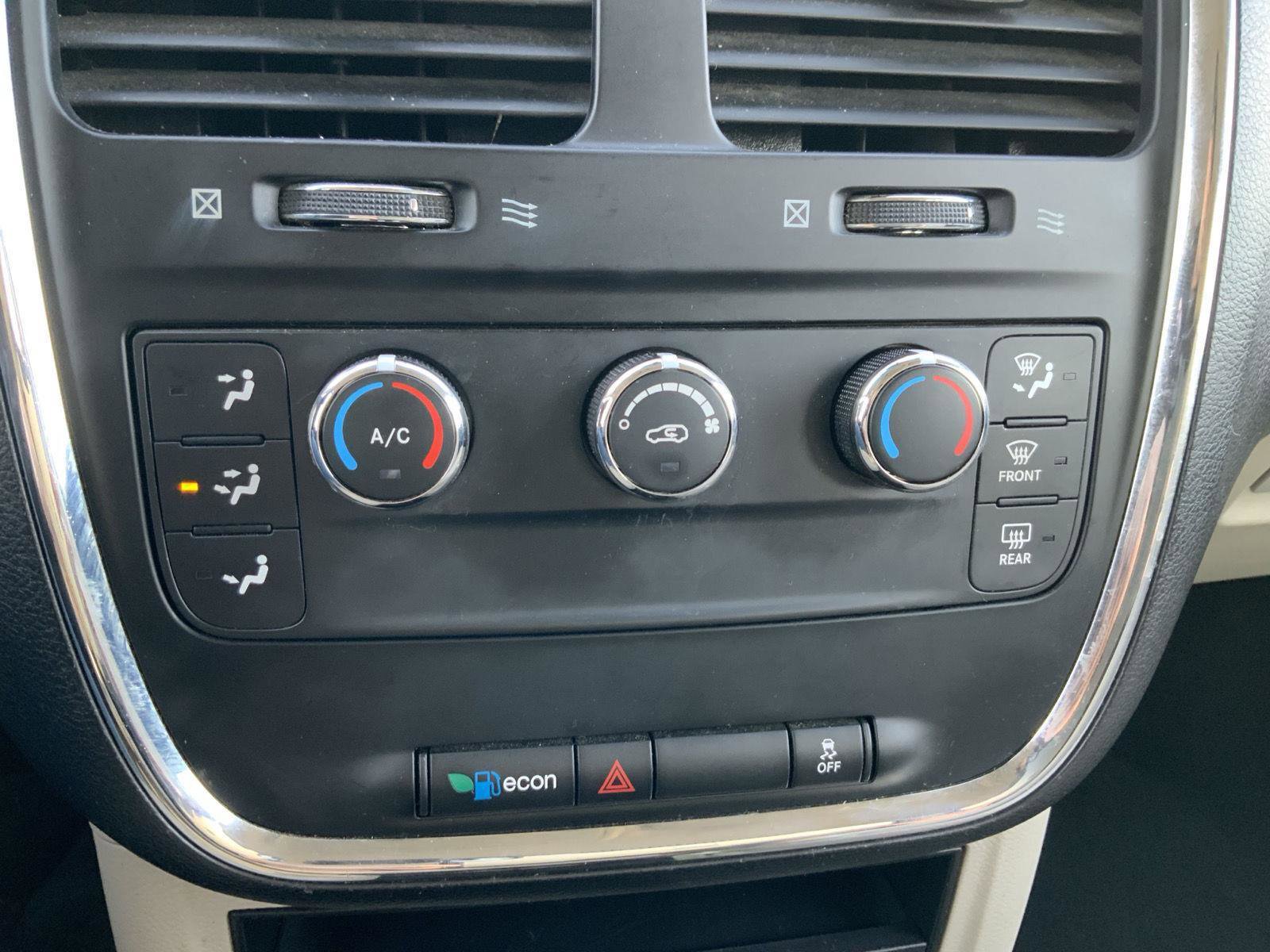 Used 2015 Dodge Grand Caravan American Value Package w/ UConnect Hands-Free Group image 34