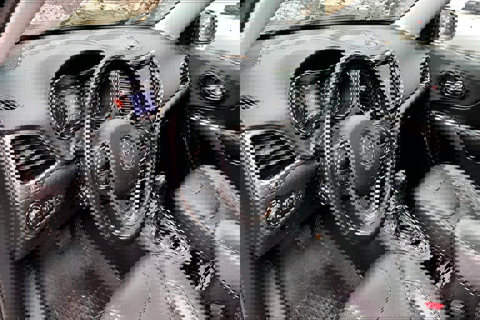 Used 2019 Jeep Cherokee Limited image 17