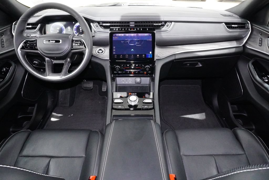 Used 2024 Jeep Grand Cherokee Overland w/ Luxury Tech Group IV AWD/4WD image 24