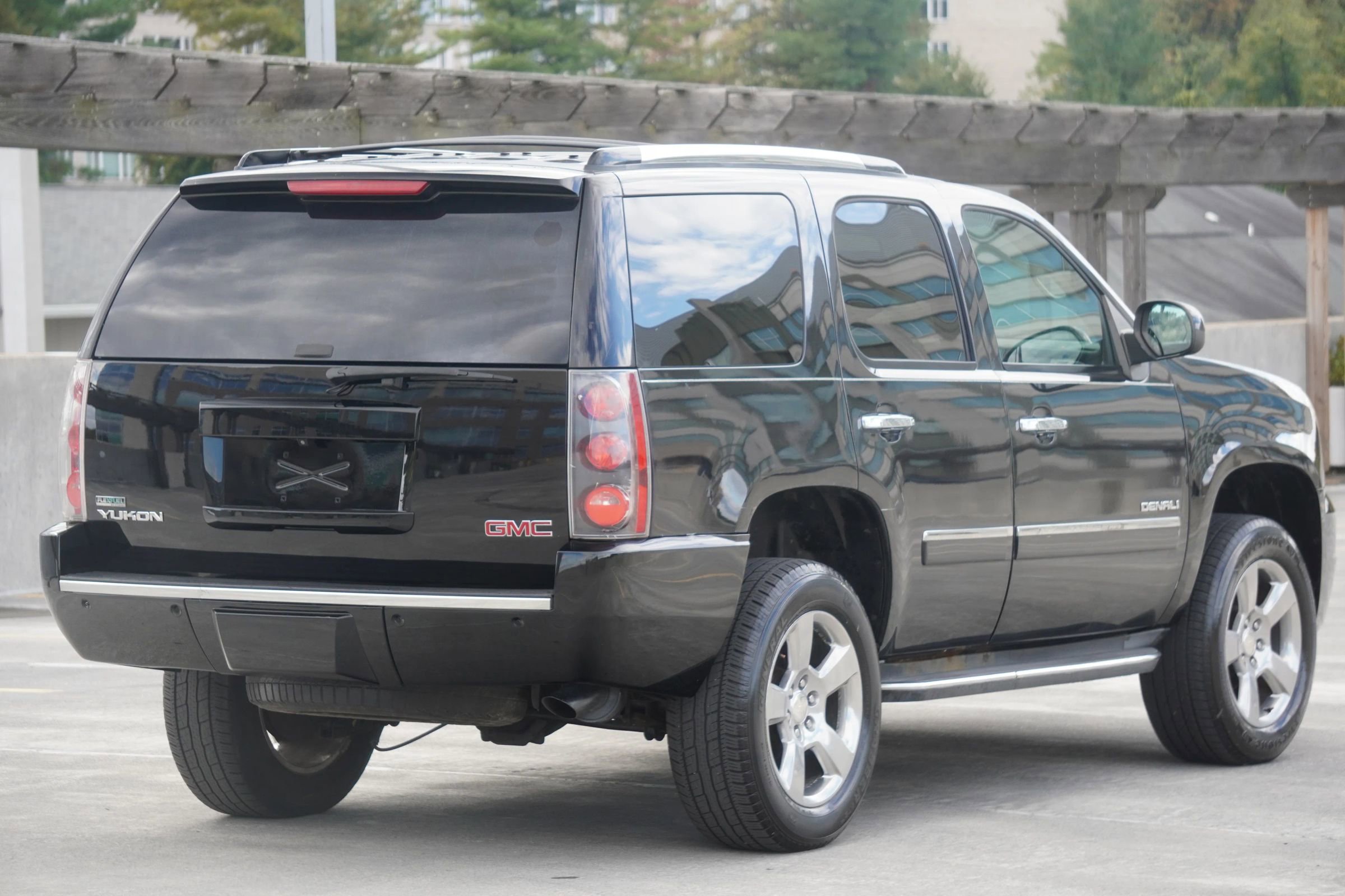 Used 2011 GMC Yukon Denali image 11