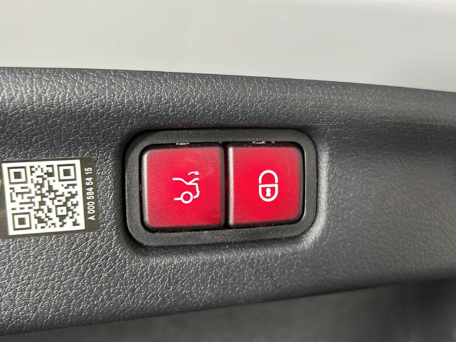 Used 2026 Mercedes-Benz C 300 4MATIC Sedan image 33