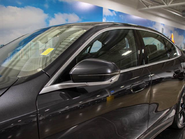 Used 2024 BMW i5 eDrive40i w/ Premium Package RWD image 8