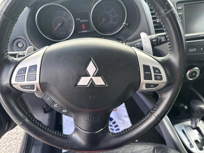 Used 2010 Mitsubishi Outlander XLS image 13