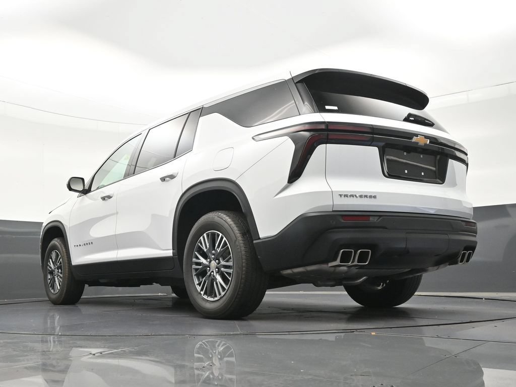 Used 2024 Chevrolet Traverse LS FWD image 25