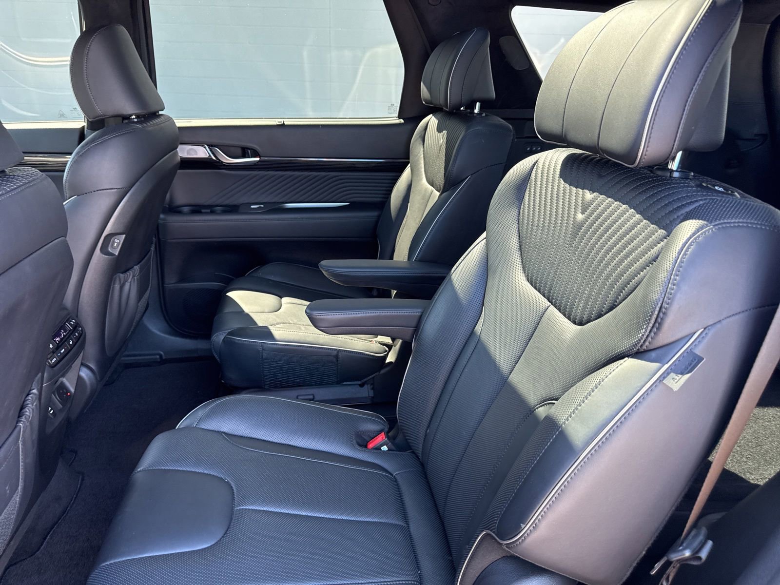Used 2024 Hyundai Palisade Calligraphy FWD image 17