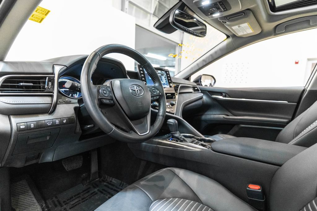 Used 2024 Toyota Camry SE w/ Cold Weather Package image 4