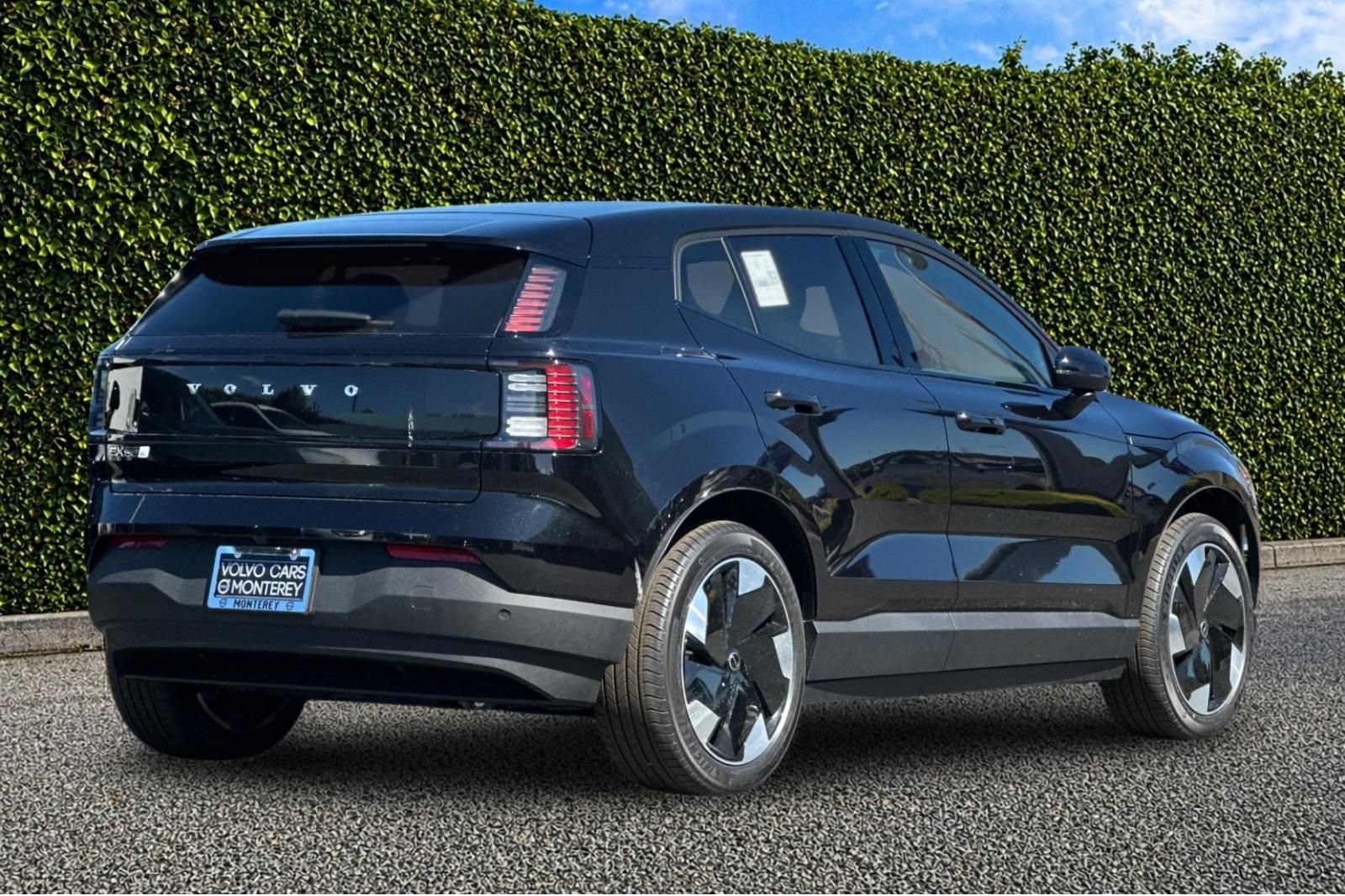 New 2025 Volvo EX30 Plus w/ Protection Package Premier AWD/4WD image 6