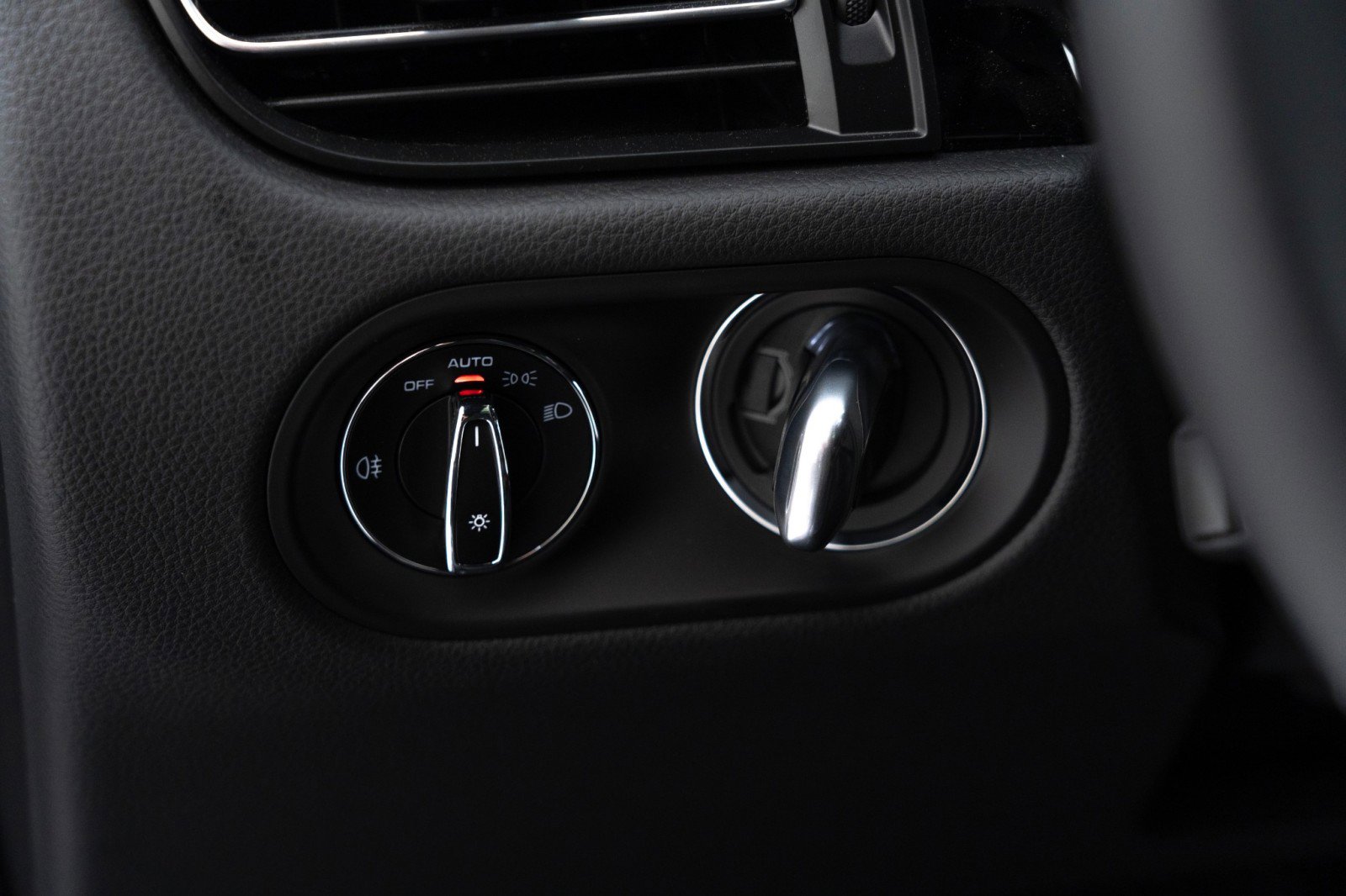 New 2025 Porsche Macan image 25