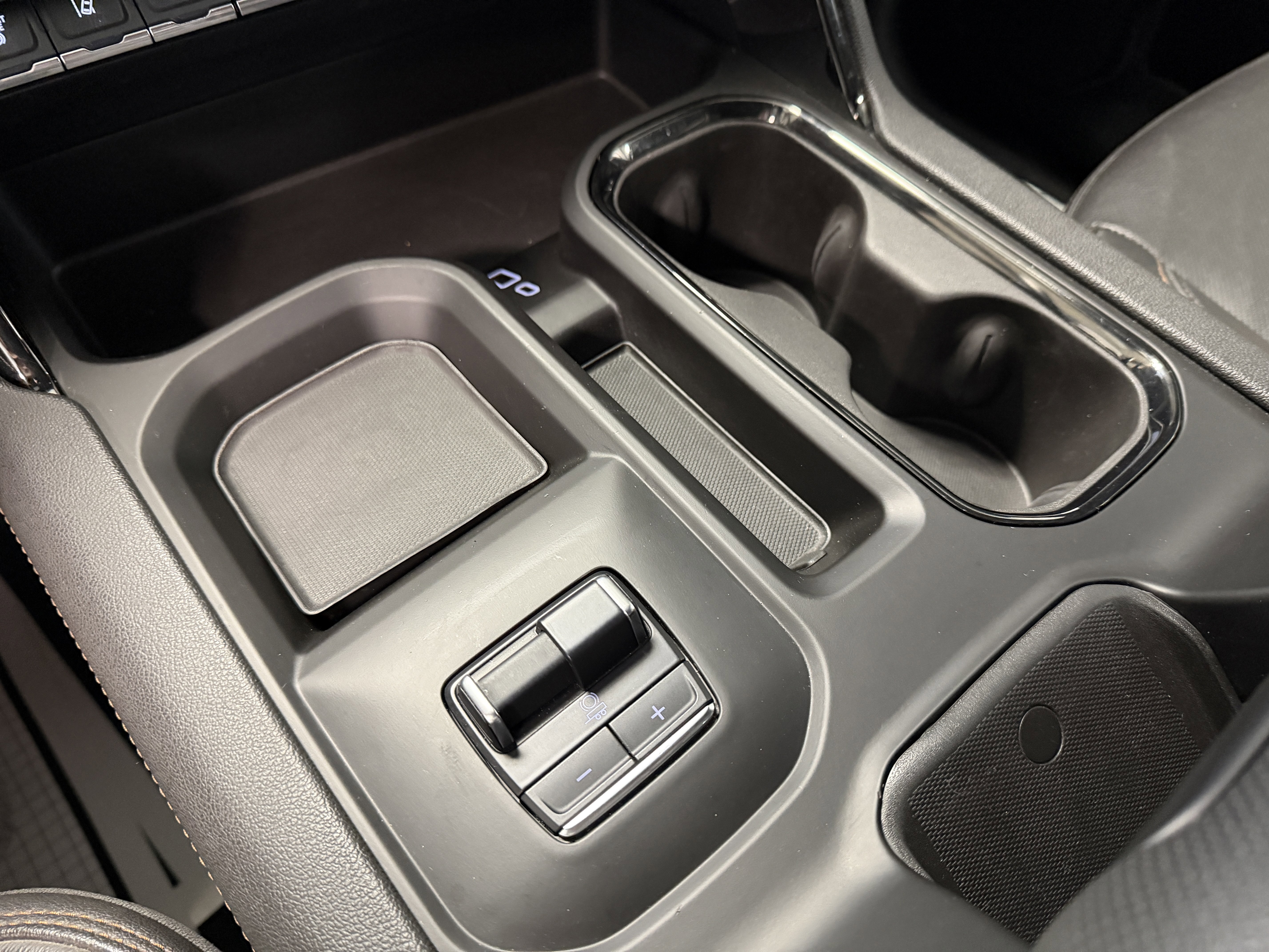 Used 2024 GMC Sierra 2500 AT4 w/ AT4 Preferred Package image 15