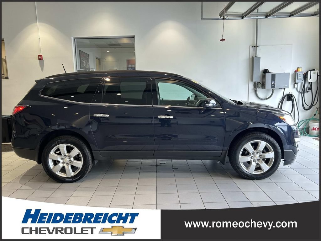 Used 2017 Chevrolet Traverse LT w/ Style and Technology Package FWD image 2