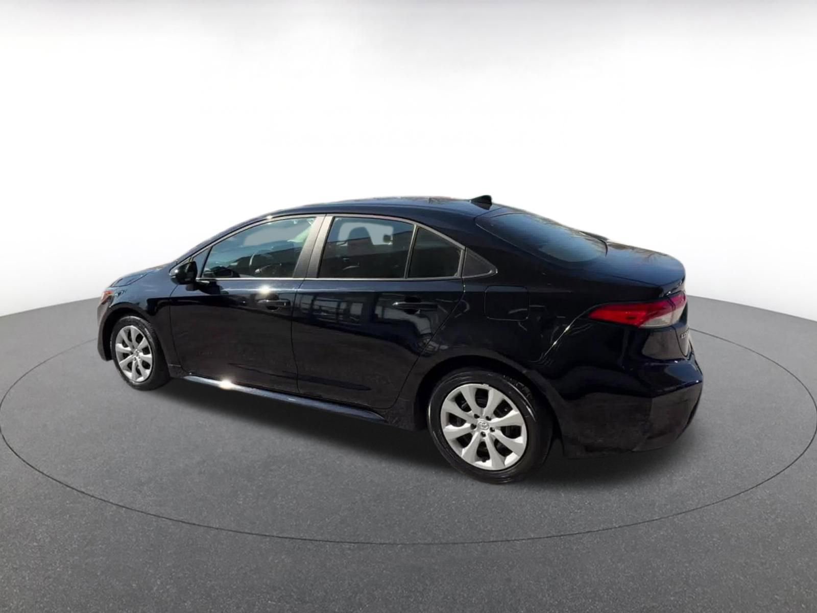 Used 2025 Toyota Corolla LE image 10