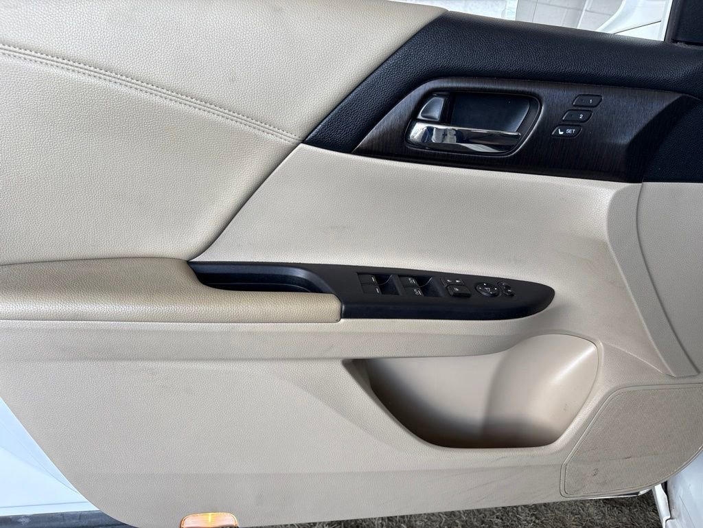 Used 2014 Honda Accord Touring image 10