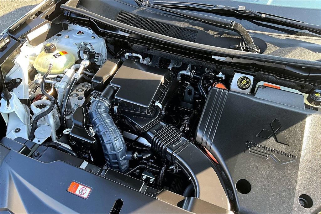Used 2024 Mitsubishi Outlander 4WD Plug-In Hybrid image 31