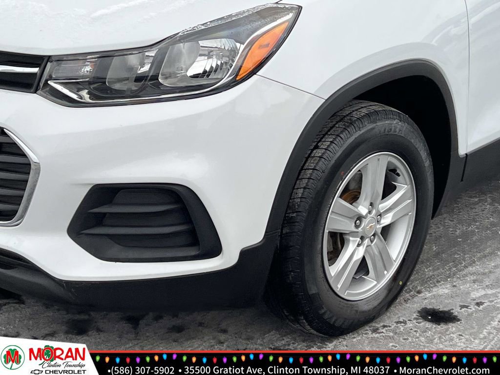 Certified 2022 Chevrolet Trax LS w/ Tint and Cruise Package image 9