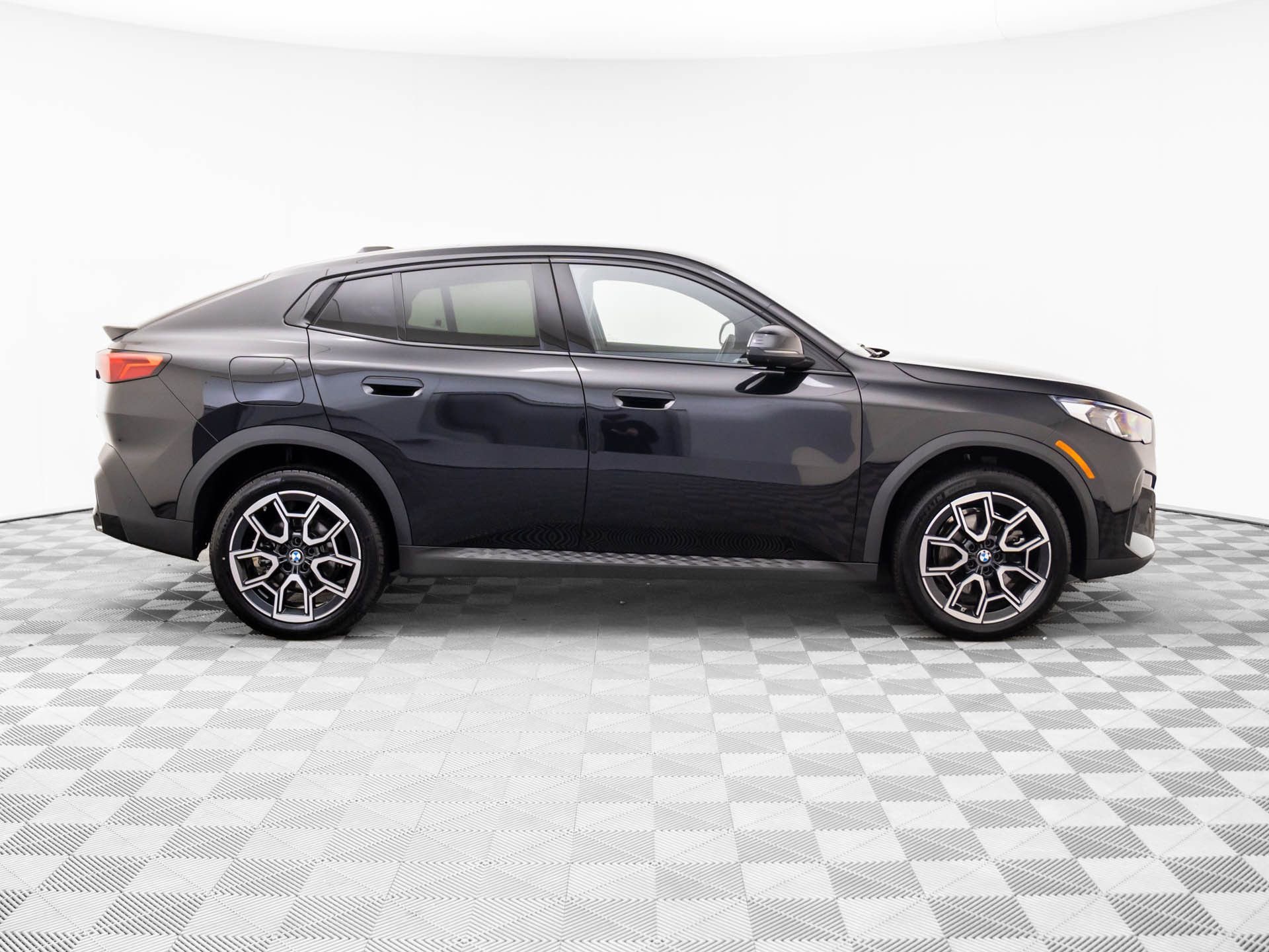 Certified 2025 BMW X2 xDrive28i w/ Premium Package image 6