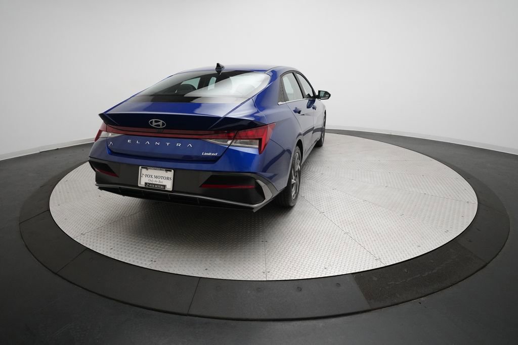 Used 2025 Hyundai Elantra Limited image 13