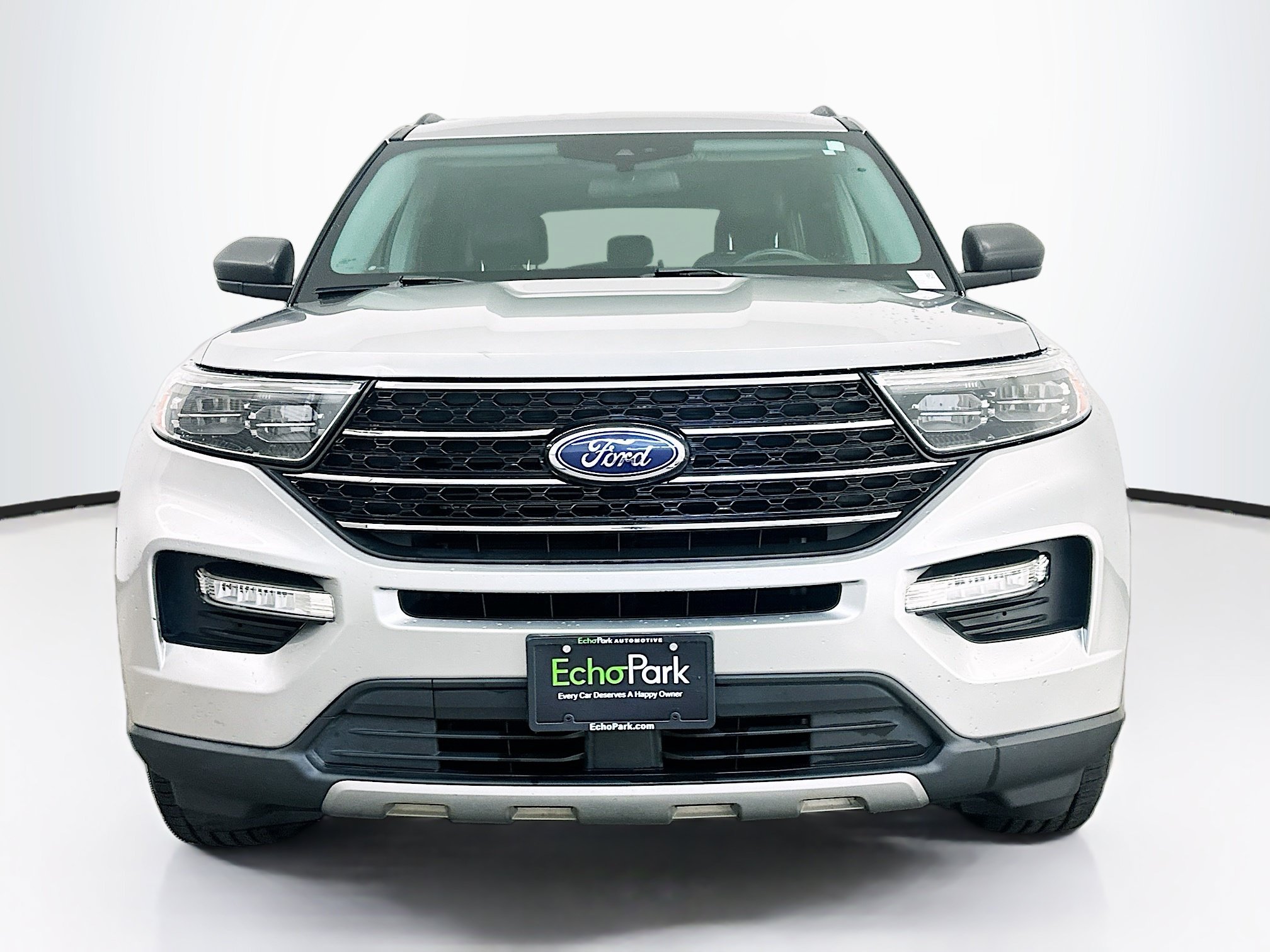 Used 2021 Ford Explorer XLT w/ Equipment Group 202A AWD/4WD image 2