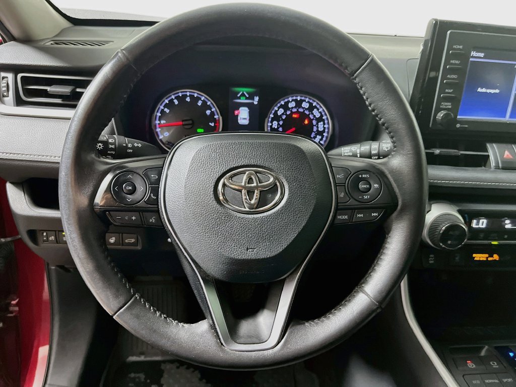 Used 2021 Toyota RAV4 XLE w/ Convenience Package FWD image 15