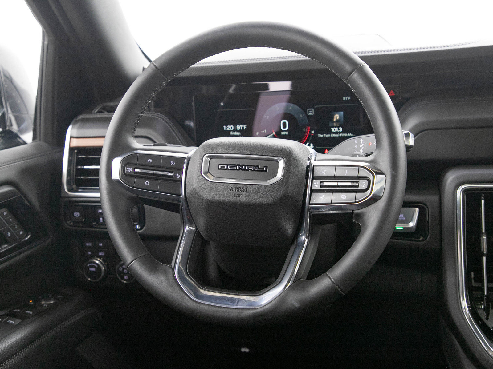 Used 2025 GMC Yukon XL Denali w/ Sun & Power Step Package AWD/4WD image 19