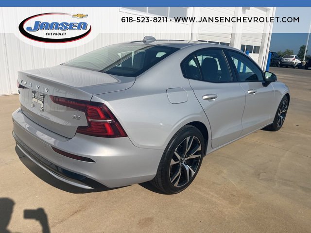 Used 2025 Volvo S60 B5 Core image 6