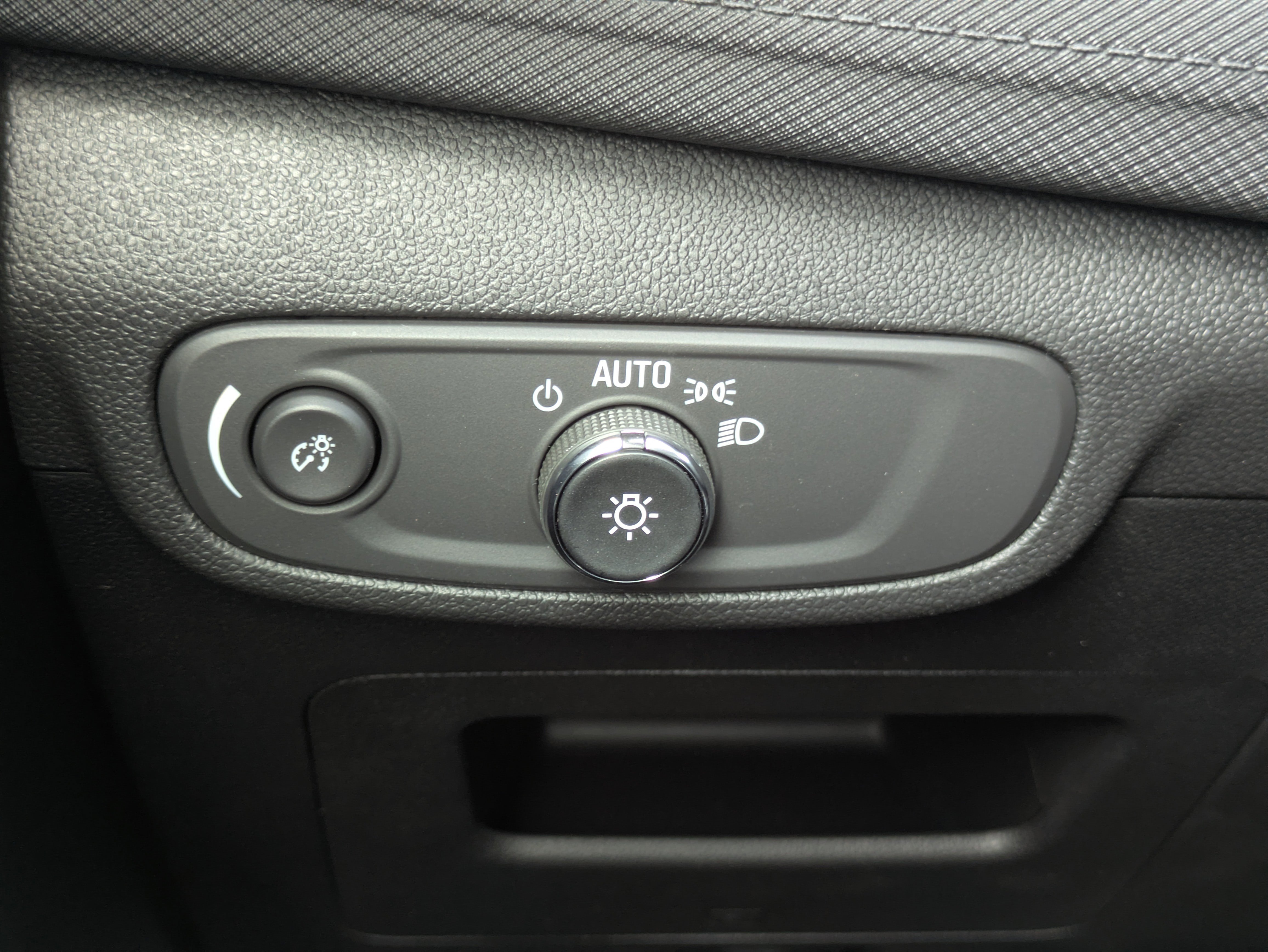 New 2026 Chevrolet Trax LT w/ Midnight Edition image 13