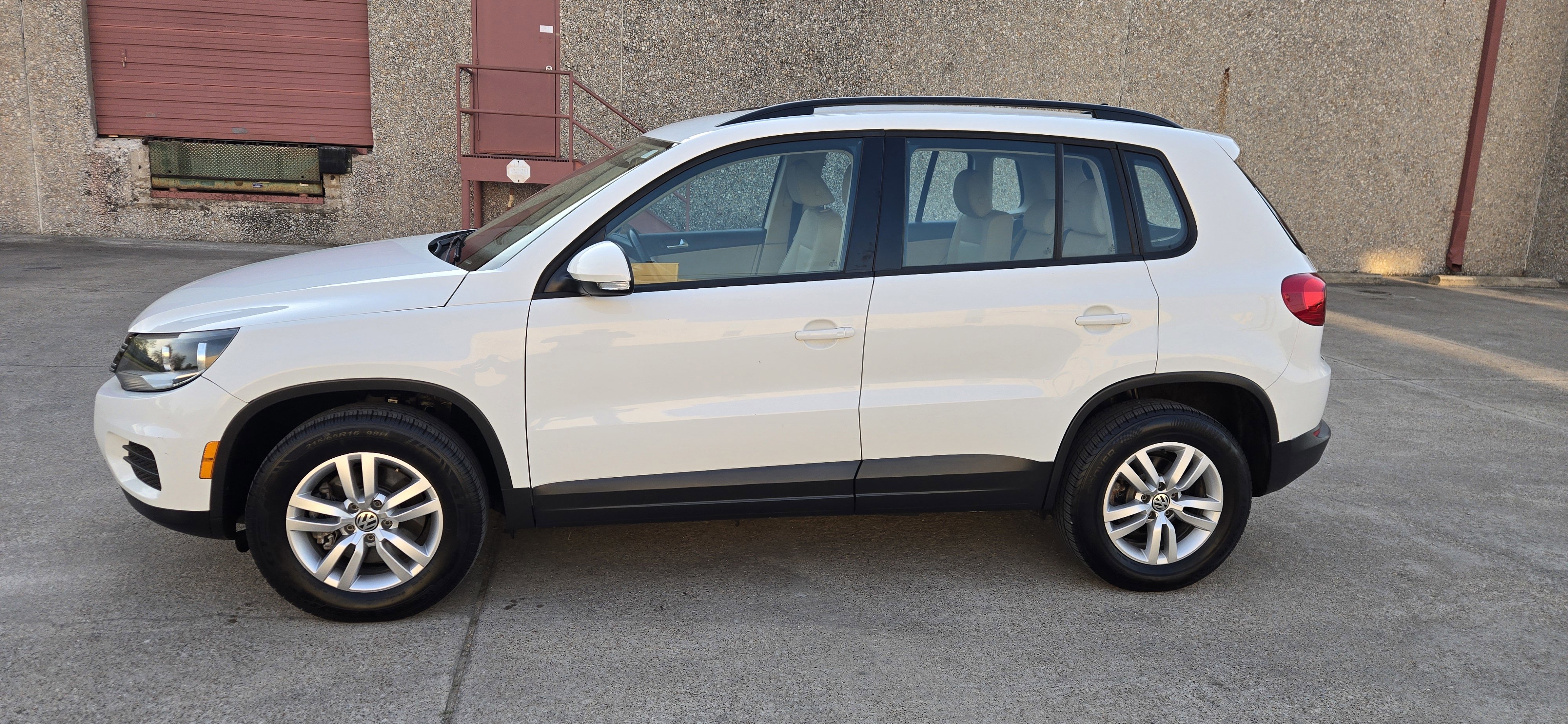 Used 2017 Volkswagen Tiguan S AWD/4WD image 4