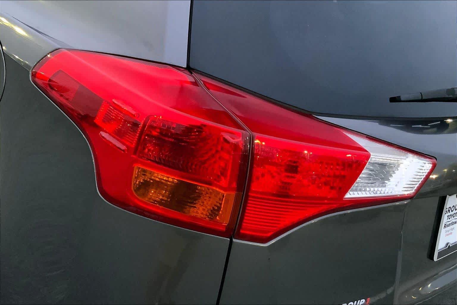 Used 2015 Toyota RAV4 XLE AWD/4WD image 24