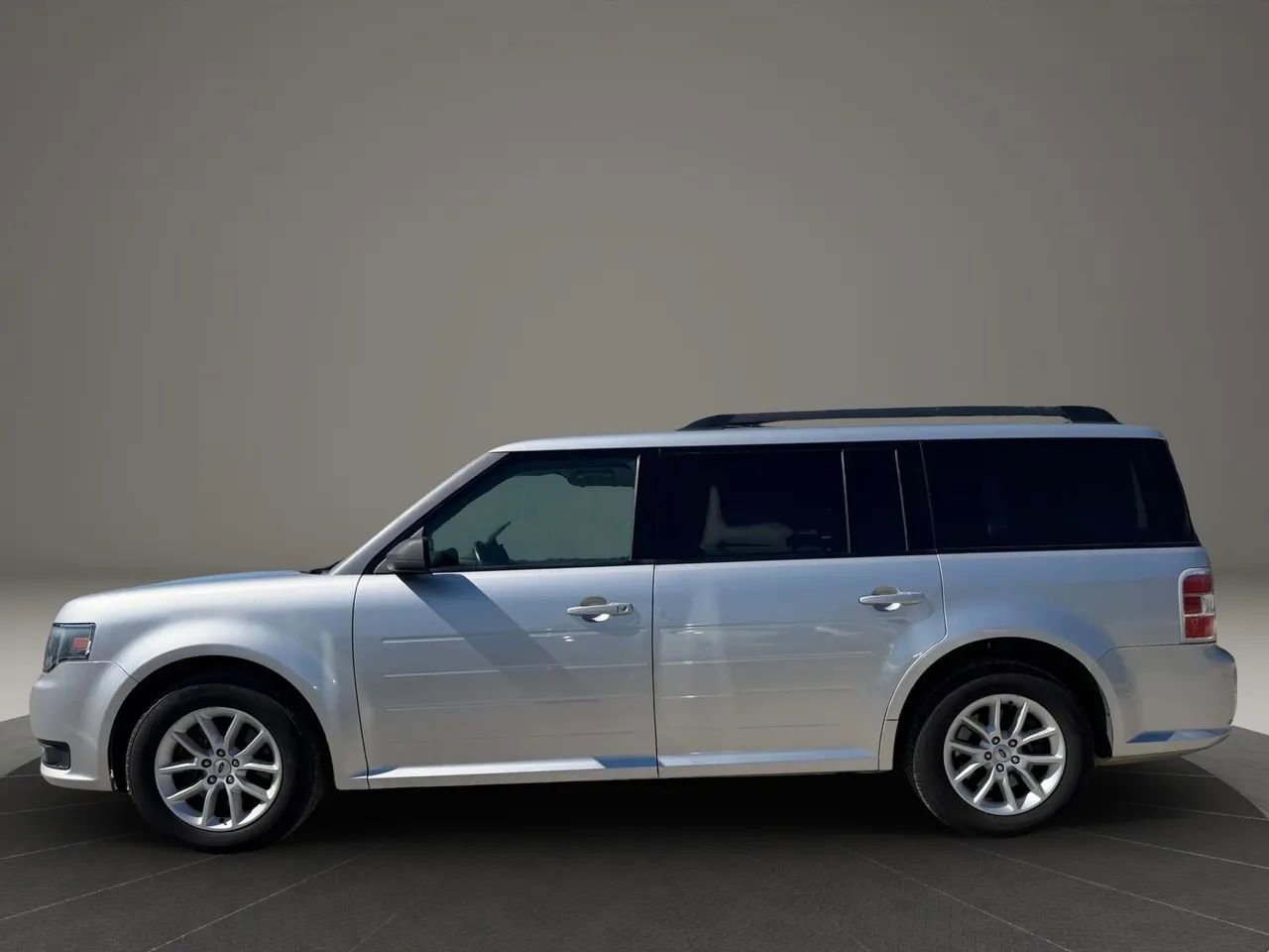 Used 2017 Ford Flex SE image 2