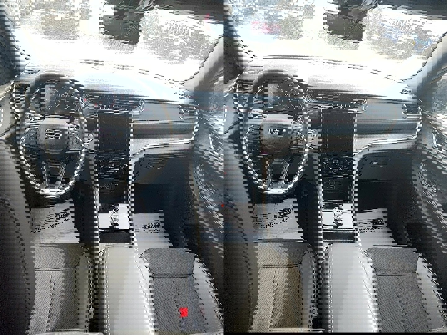 New 2025 Jeep Grand Cherokee Altitude image 19