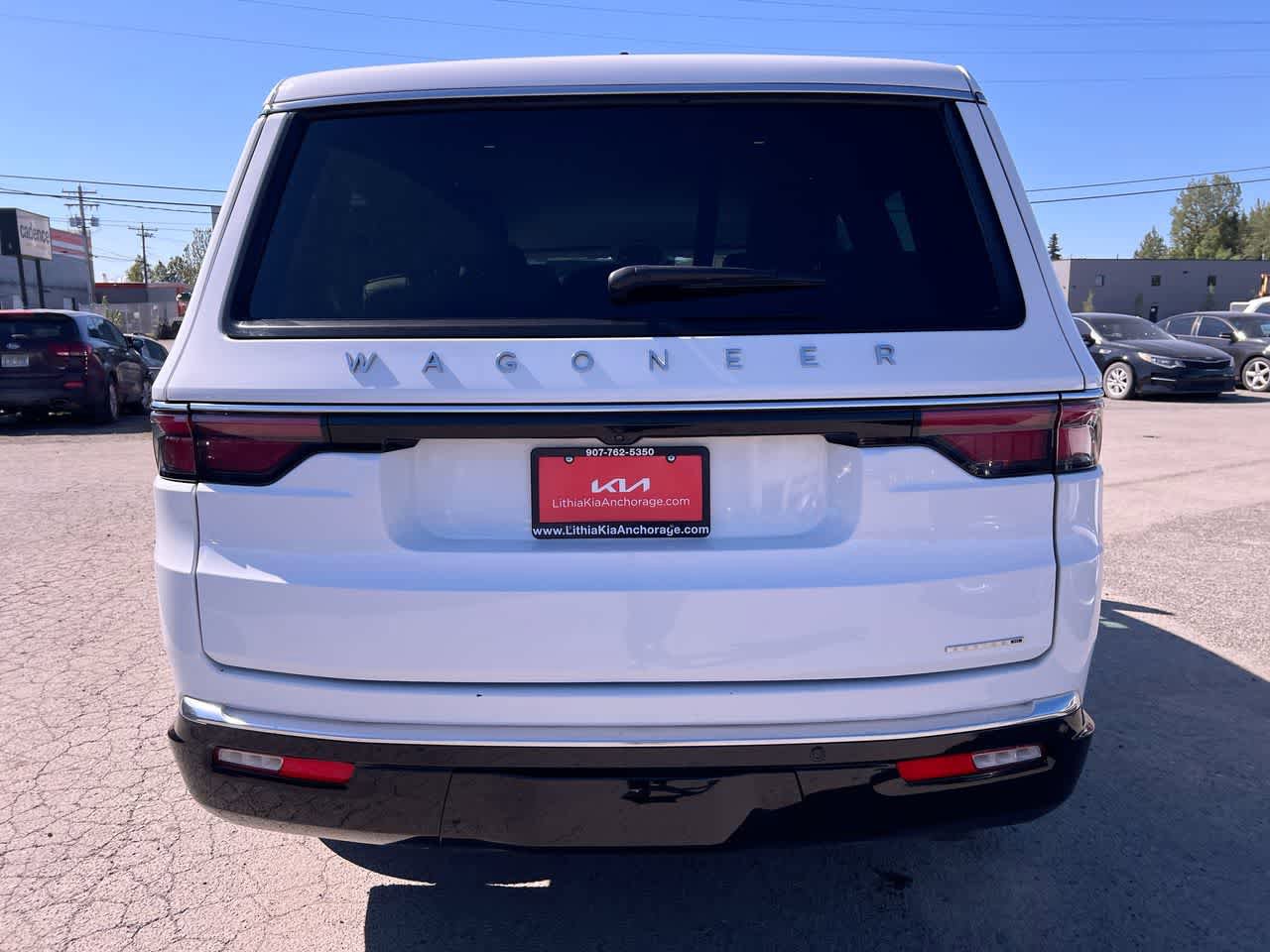 Used 2024 Jeep Wagoneer Series III AWD/4WD image 27