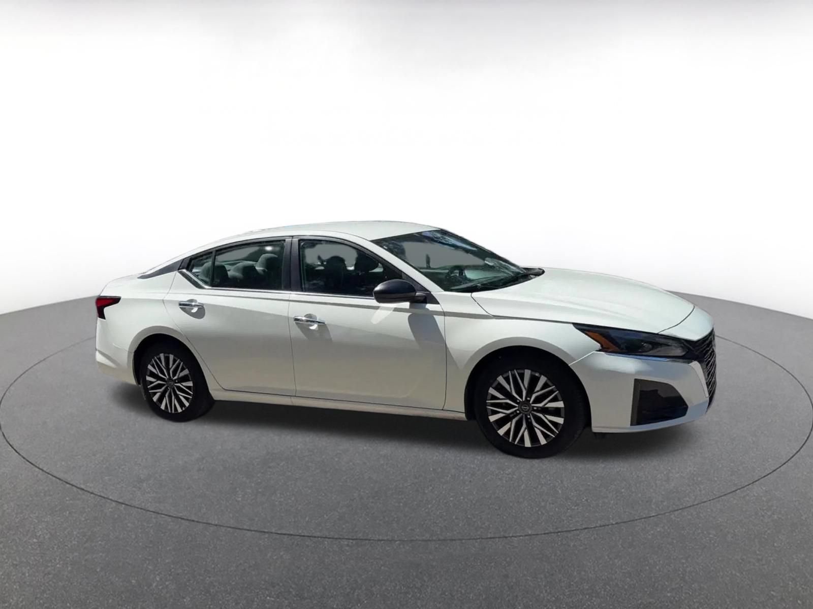 Used 2025 Nissan Altima 2.5 SV FWD video 2