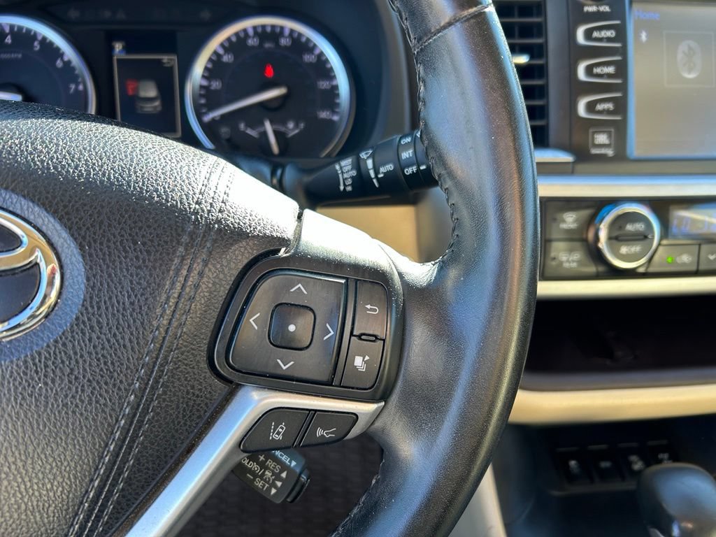 Used 2017 Toyota Highlander Limited Platinum AWD/4WD image 24