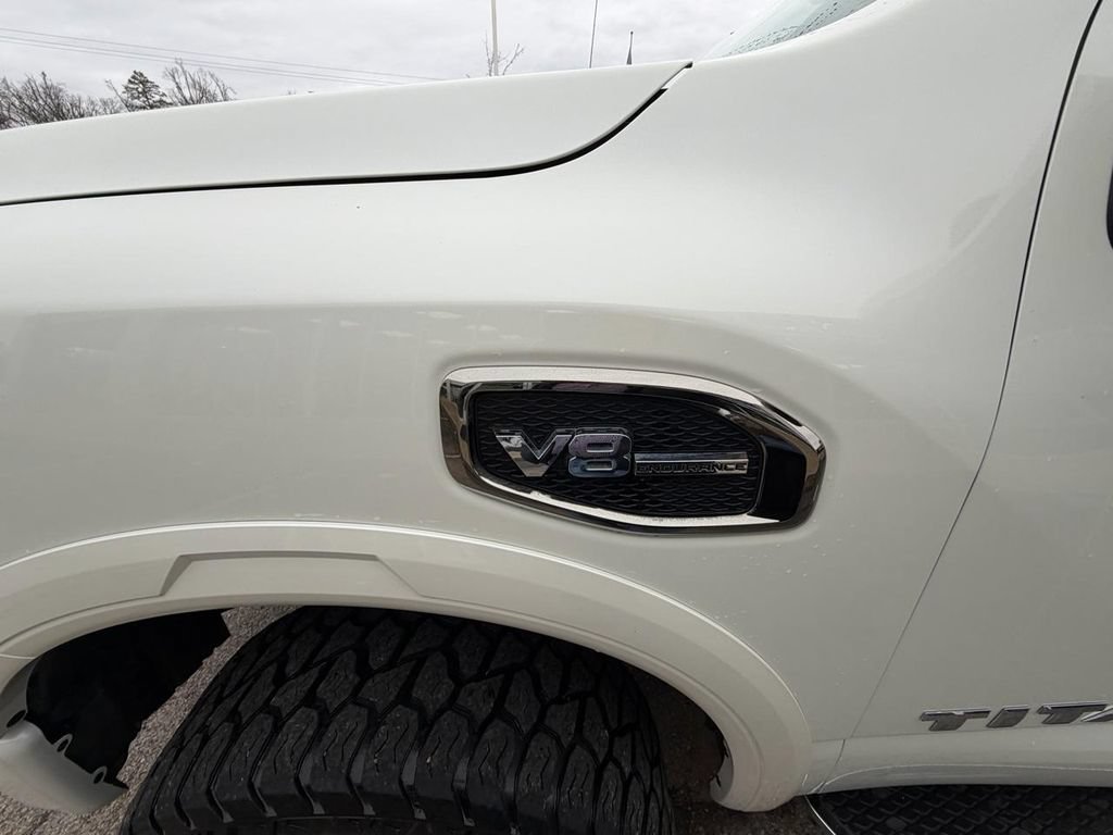 Used 2017 Nissan Titan Platinum Reserve w/ Off-Road Package AWD/4WD image 9