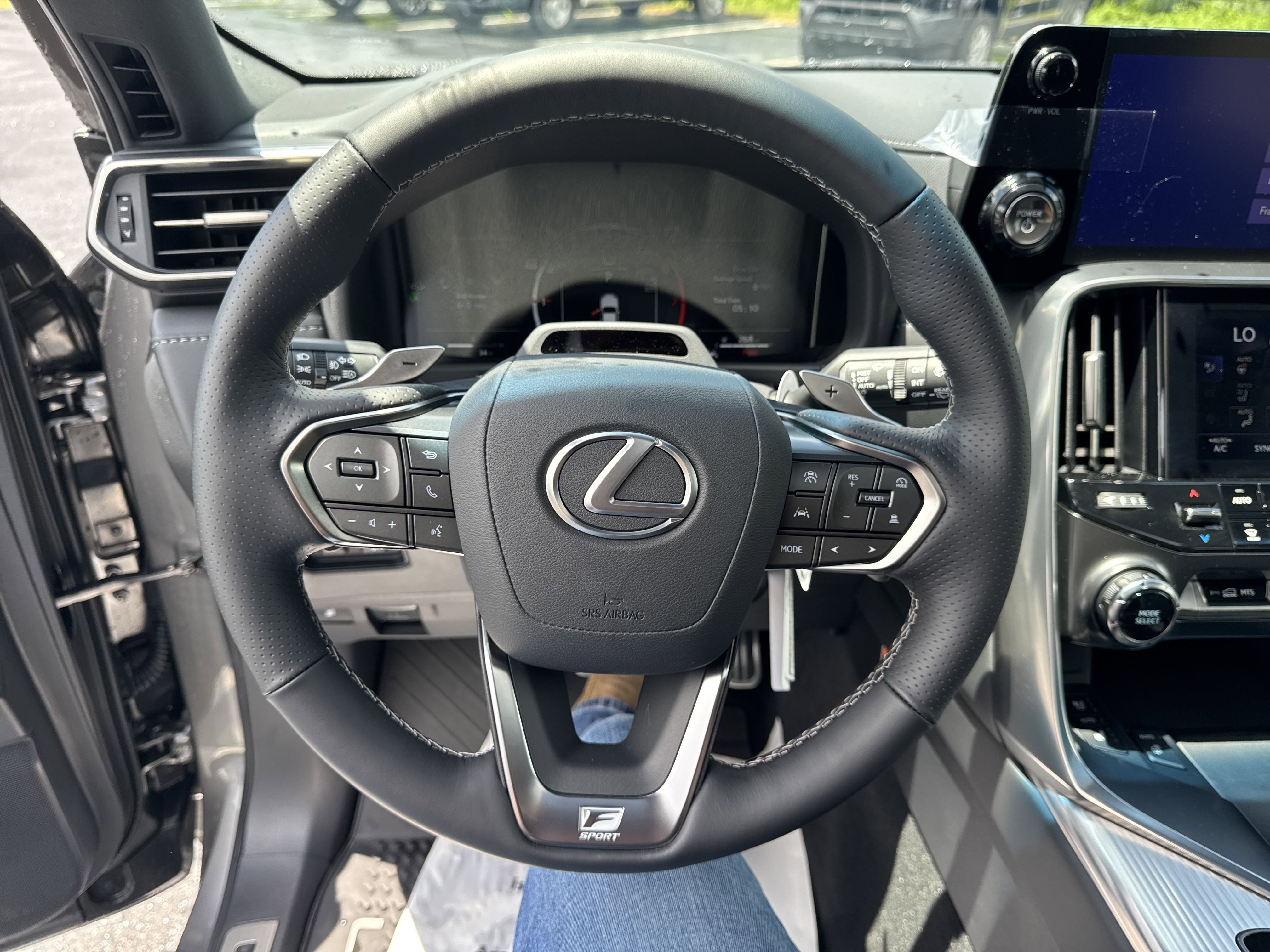Used 2025 Lexus LX 700h F Sport image 17
