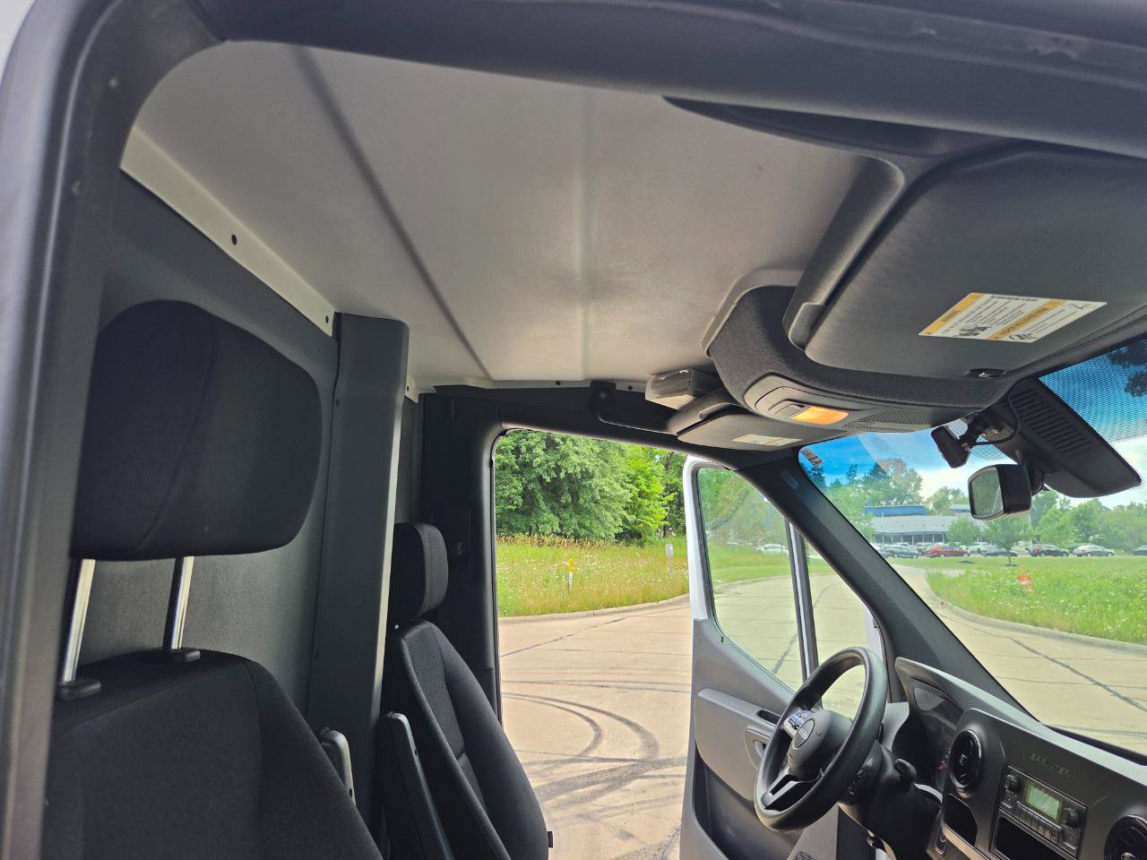 Used 2019 Freightliner Sprinter 144 RWD image 31