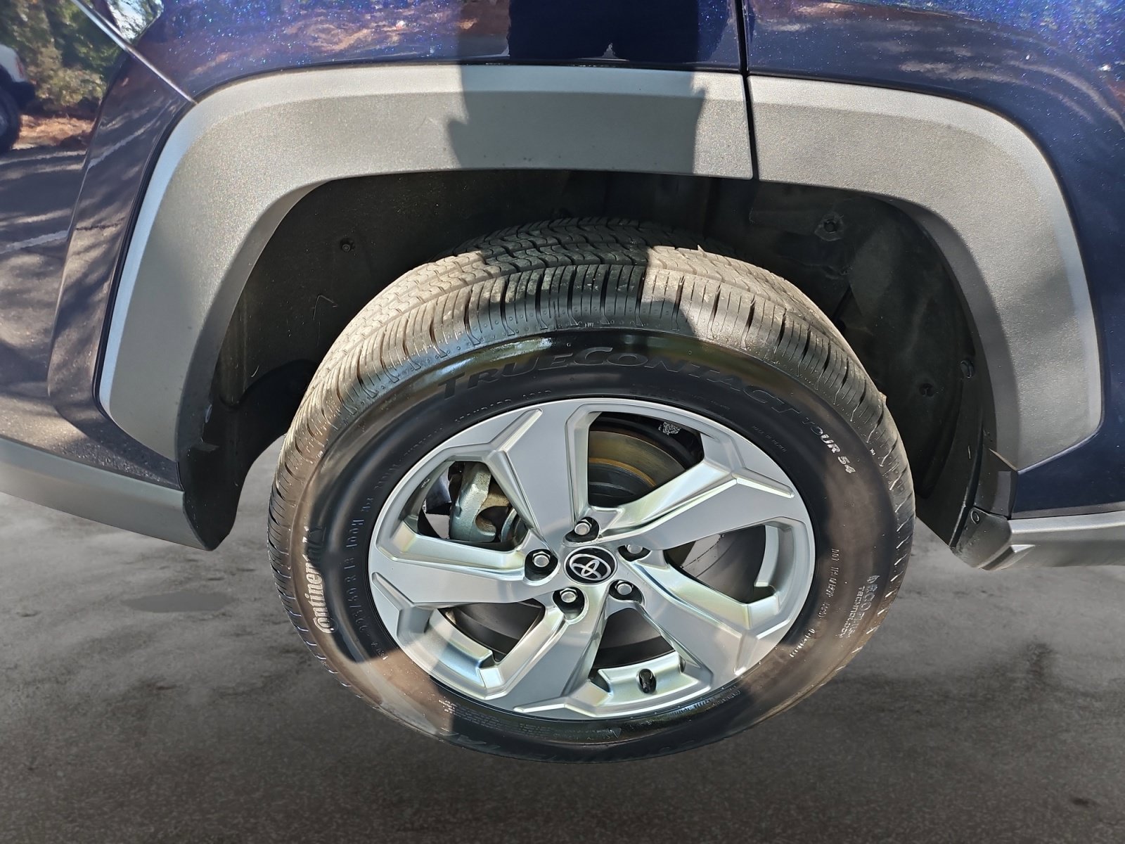 Used 2021 Toyota RAV4 XLE Premium AWD/4WD image 43
